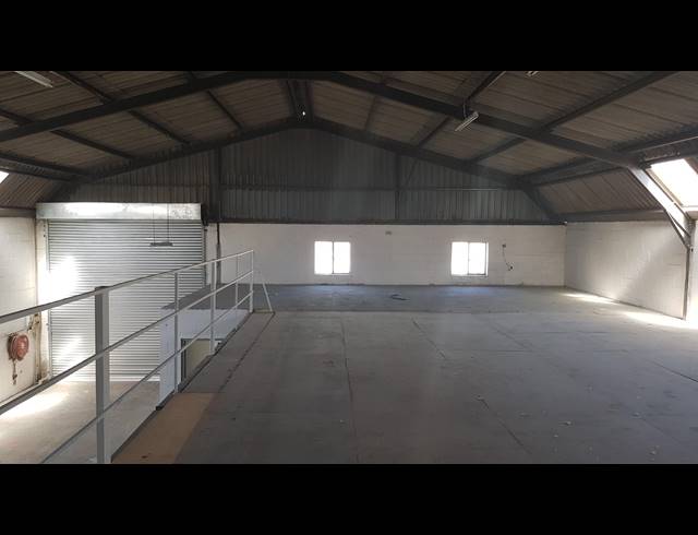228M² FACTORY TO LET IN BLACKHEATH INDUSTRIAL